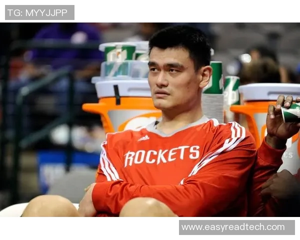 姚明与詹姆斯的篮球传奇对决：两位巨星的巅峰时刻与影响力解析