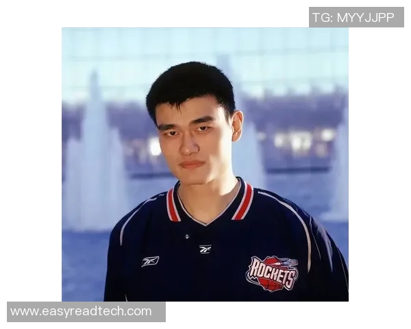 姚明抵达酒店引发粉丝热潮现场气氛火爆媒体争相报道盛况空前